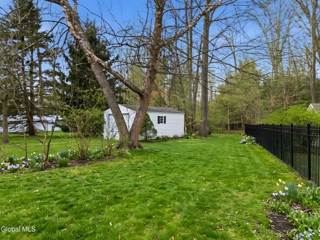 12 Patriot Circle, Clifton Park, NY 12065