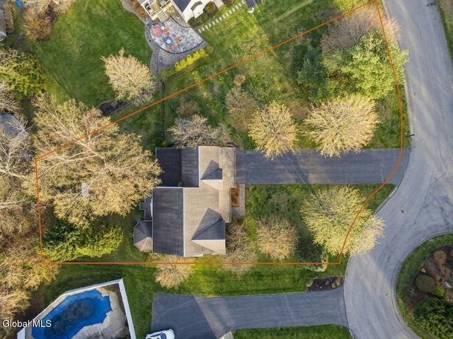 12 Patriot Circle, Clifton Park, NY 12065