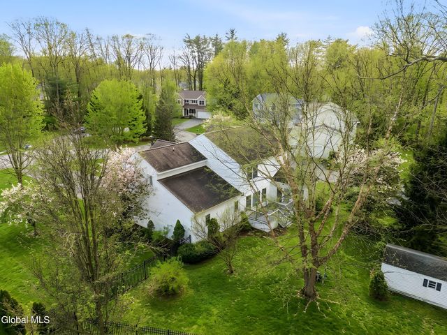 12 Patriot Circle, Clifton Park, NY 12065