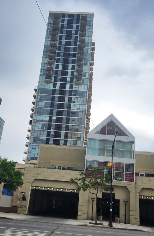 1212 N LASALLE Street 2104, Chicago, IL 60610 — exterior