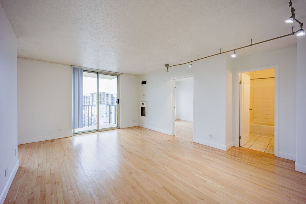 1212 N LASALLE Street 2104, Chicago, IL 60610 — photo 2