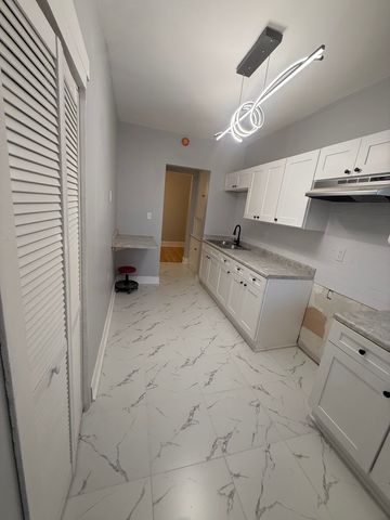 2230 E 70th Place 204, Chicago, IL 60649