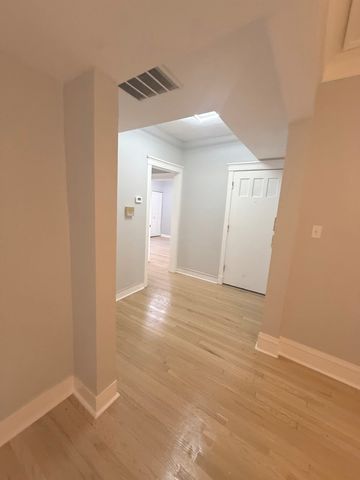 2230 E 70th Place 204, Chicago, IL 60649