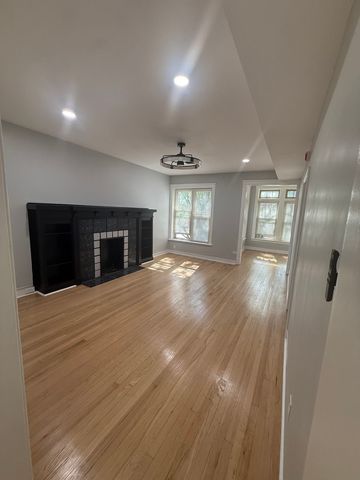 2230 E 70th Place 204, Chicago, IL 60649