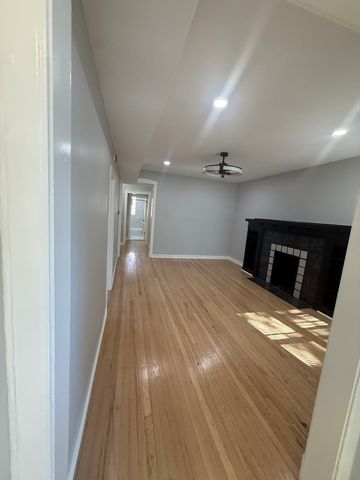 2230 E 70th Place 204, Chicago, IL 60649