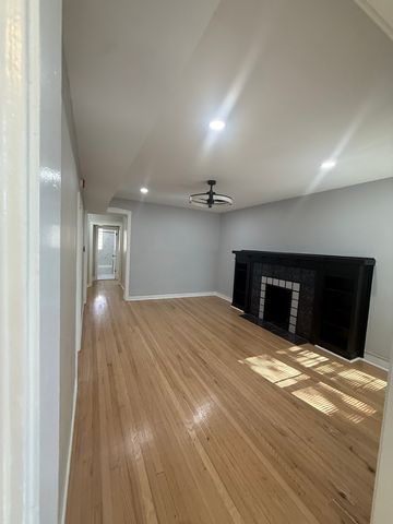 2230 E 70th Place 204, Chicago, IL 60649