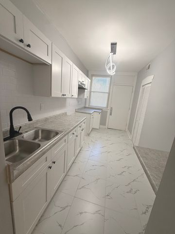 2230 E 70th Place 204, Chicago, IL 60649