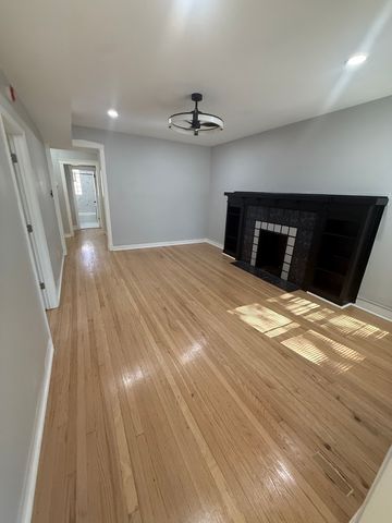 2230 E 70th Place 204, Chicago, IL 60649