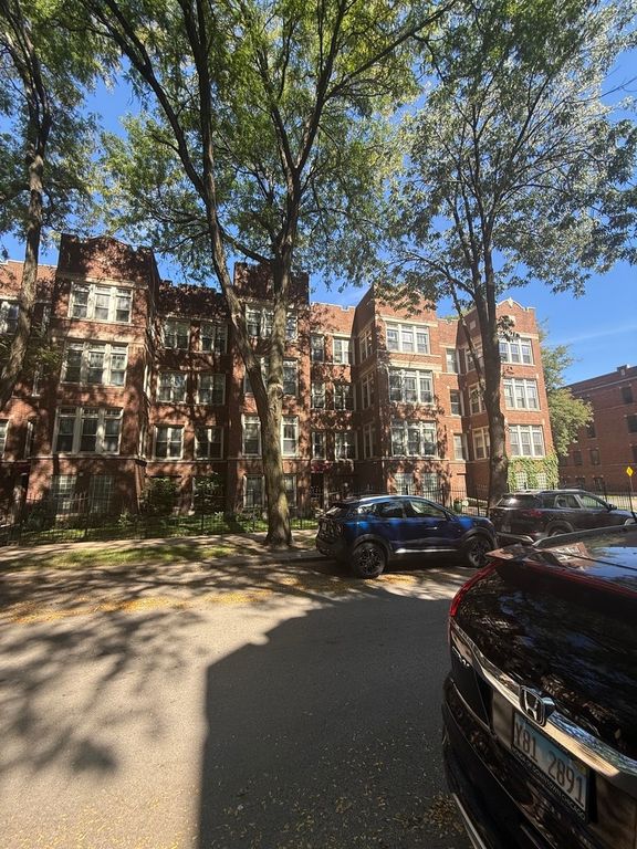 2230 E 70th Place 204, Chicago, IL 60649
