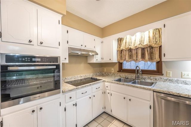 2855 Lakeside Drive, Poplar Bluff, MO 63901