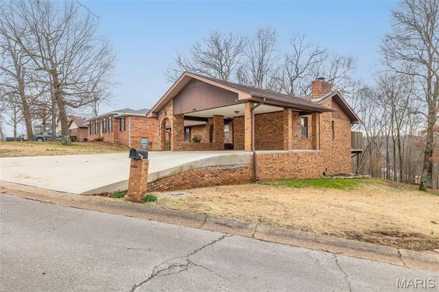 2855 Lakeside Drive, Poplar Bluff, MO 63901