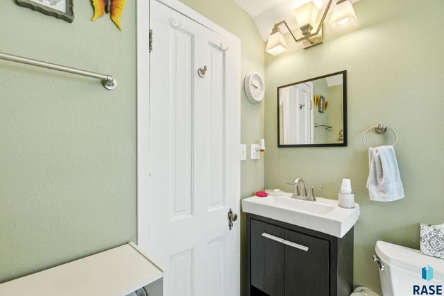 1116 S Center Ave Avenue, Sioux Falls, SD 57105