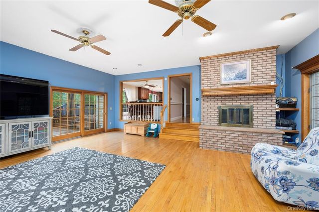 17 Stonegate Drive, Hyde Park, NY 12538