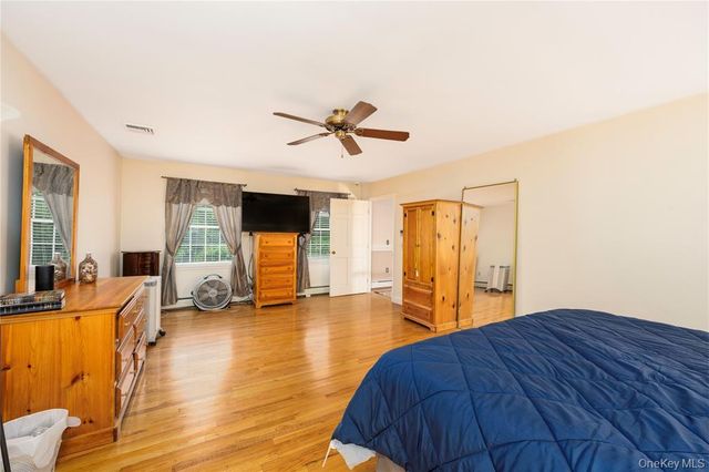 17 Stonegate Drive, Hyde Park, NY 12538