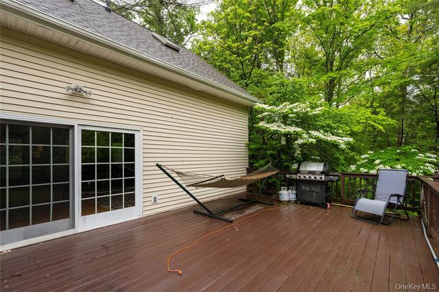 17 Stonegate Drive, Hyde Park, NY 12538