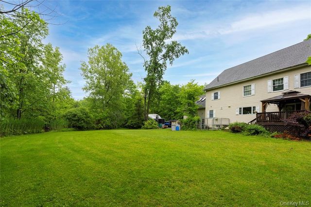 17 Stonegate Drive, Hyde Park, NY 12538