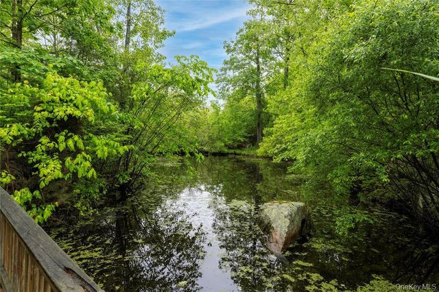 17 Stonegate Drive, Hyde Park, NY 12538