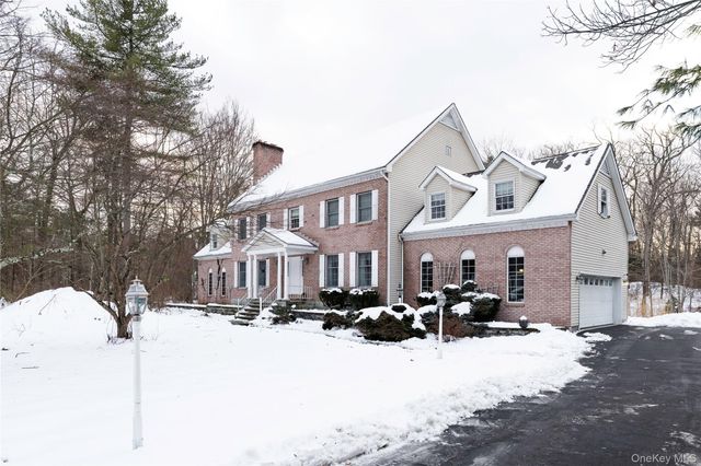 17 Stonegate Drive, Hyde Park, NY 12538