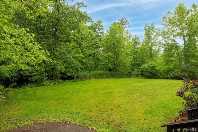 17 Stonegate Drive, Hyde Park, NY 12538