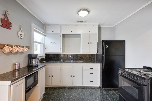 705 E Ave E, Alpine, TX 79830