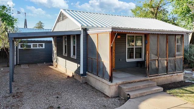 705 E Ave E, Alpine, TX 79830
