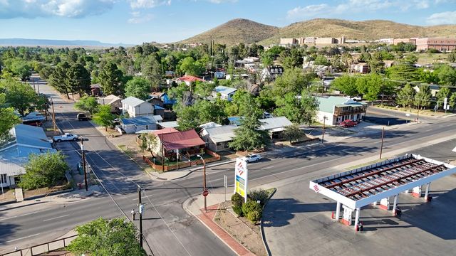 705 E Ave E, Alpine, TX 79830