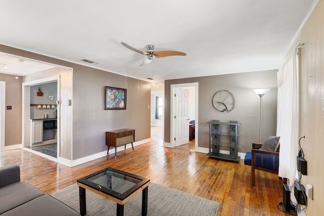 705 E Ave E, Alpine, TX 79830