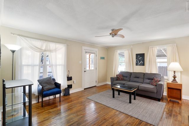 705 E Ave E, Alpine, TX 79830