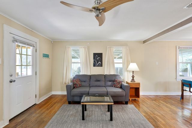 705 E Ave E, Alpine, TX 79830