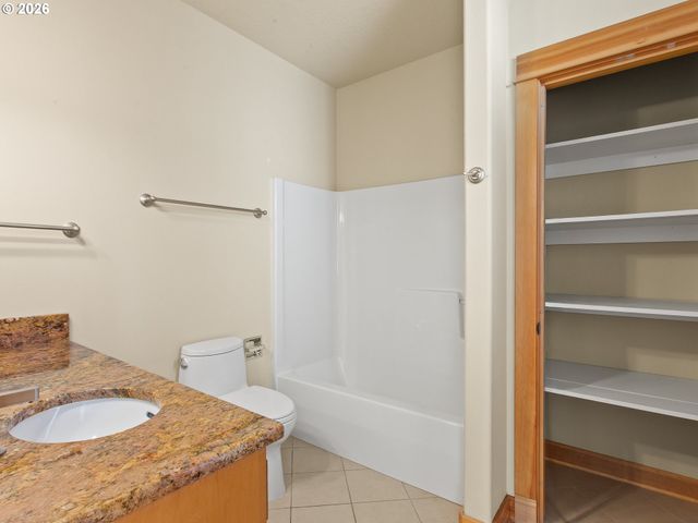 407 Nw 114TH St, Vancouver, WA 98685