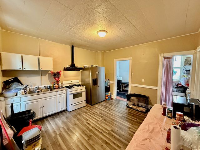 8757 S Marquette Avenue, Chicago, IL 60617