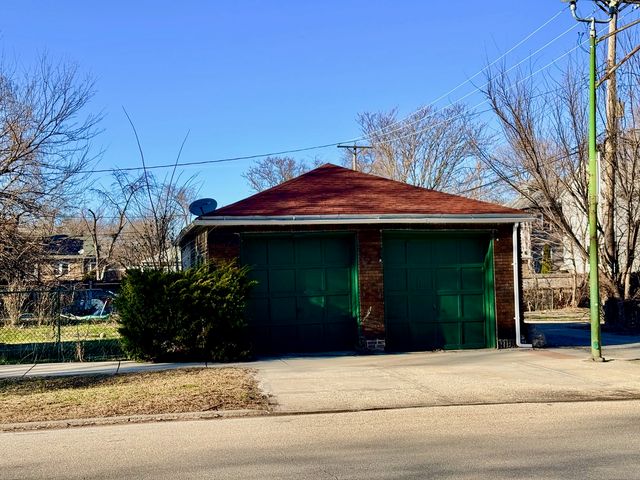 8757 S Marquette Avenue, Chicago, IL 60617