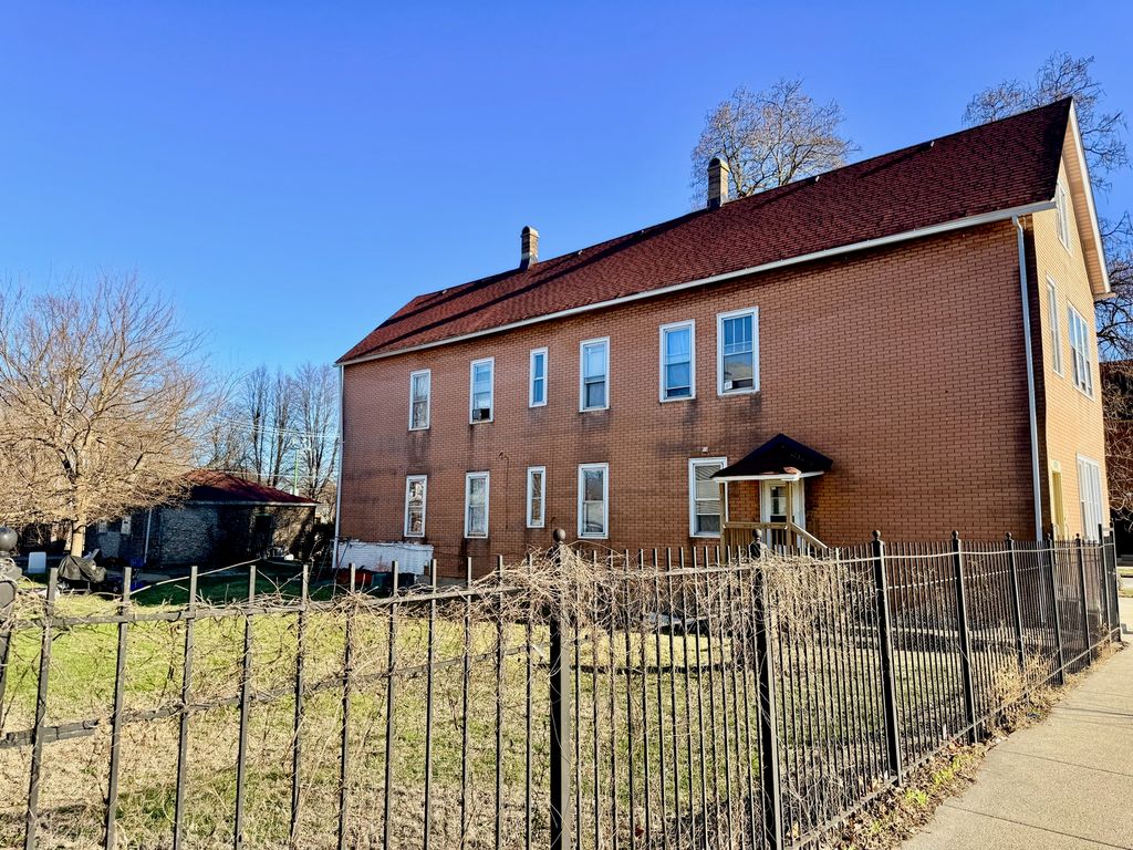 8757 S Marquette Avenue, Chicago, IL 60617 — photo 2