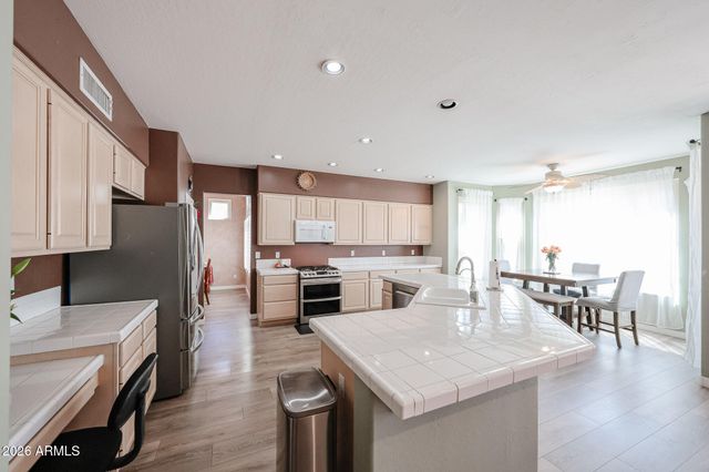 4315 E MOSSMAN Road, Phoenix, AZ 85050
