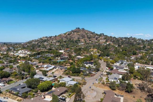 10071 Resmar Pl, La Mesa, CA 91941
