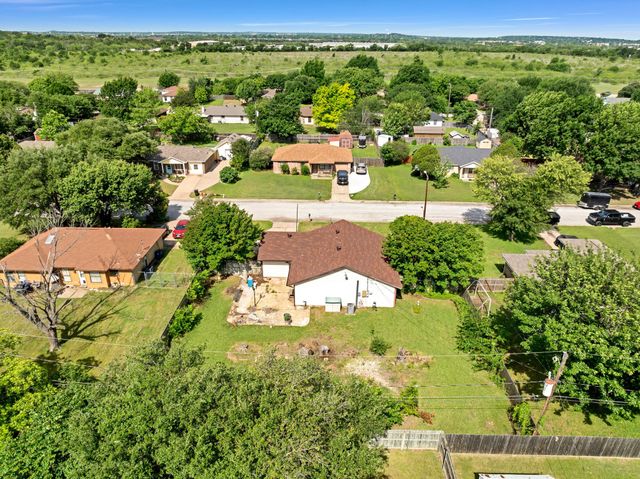 501 Post Oak Lane, Burleson, TX 76028