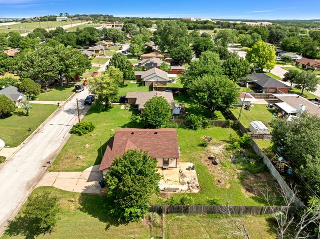 501 Post Oak Lane, Burleson, TX 76028