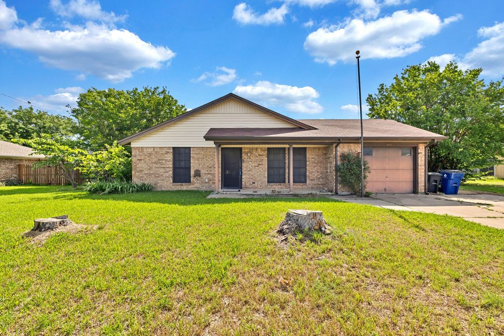 501 Post Oak Lane, Burleson, TX 76028
