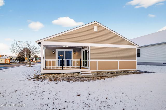 199 Canterbury Lane, Toms River, NJ 08757