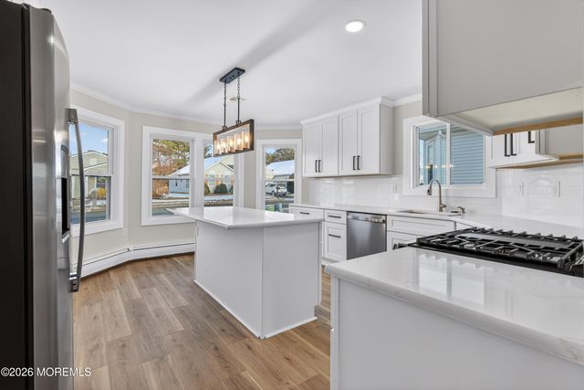 199 Canterbury Lane, Toms River, NJ 08757