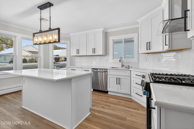 199 Canterbury Lane, Toms River, NJ 08757