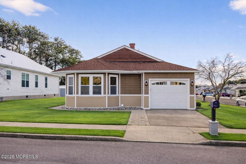 199 Canterbury Lane, Toms River, NJ 08757