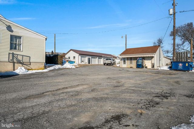 1836 W TRINDLE RD, Carlisle, PA 17013