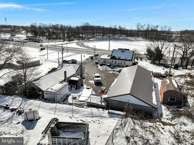 1836 W TRINDLE RD, Carlisle, PA 17013