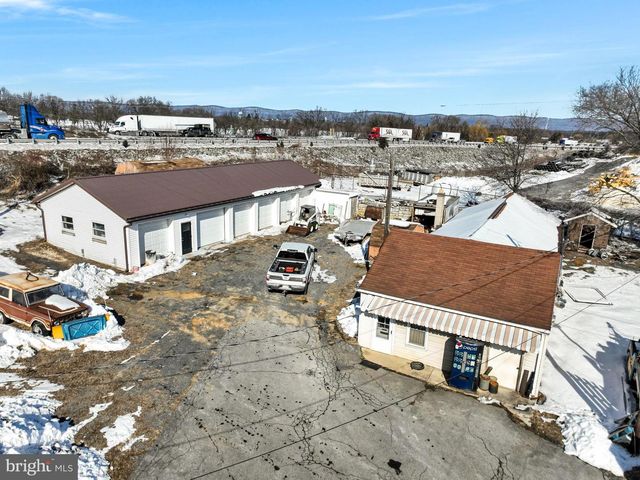 1836 W TRINDLE RD, Carlisle, PA 17013