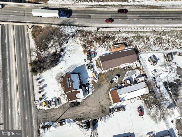 1836 W TRINDLE RD, Carlisle, PA 17013