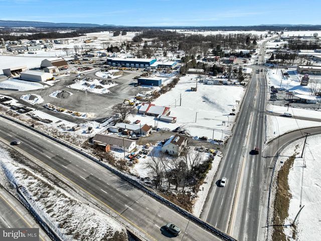 1836 W TRINDLE RD, Carlisle, PA 17013