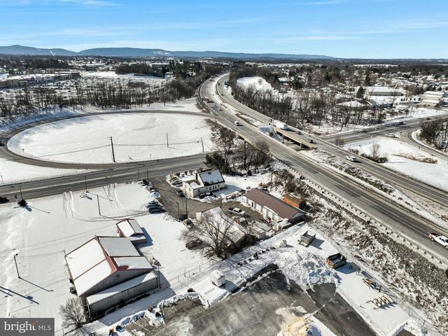 1836 W TRINDLE RD, Carlisle, PA 17013