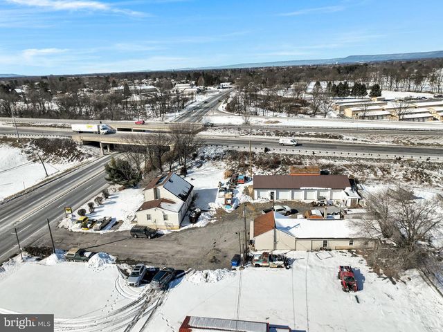 1836 W TRINDLE RD, Carlisle, PA 17013