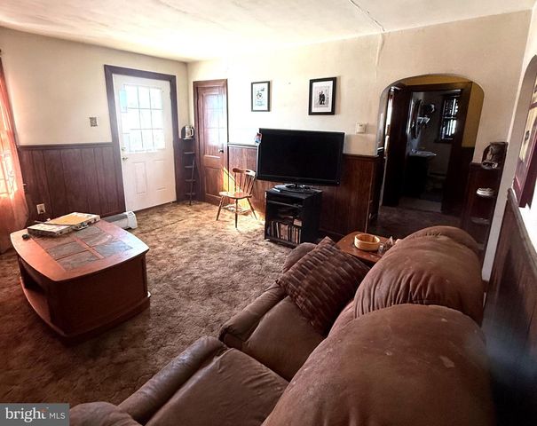 1836 W TRINDLE RD, Carlisle, PA 17013